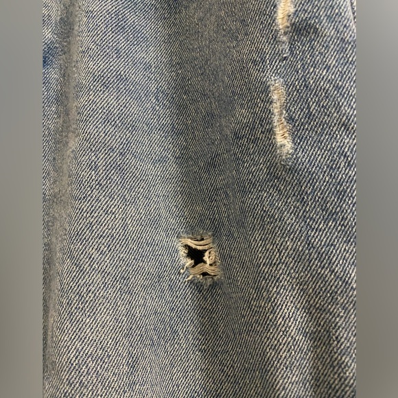 high waisted lightly distressed BDG light wash jeans - Picture 2 of 2